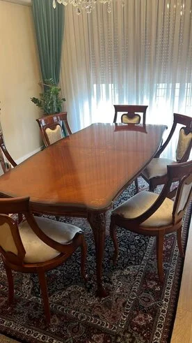 Polsterstuhl am Esstisch