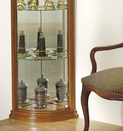 Eckvitrine Kirschbaum halbrund Sockelfuss Eckvitrine Kirschbaum halbrund Sockelfuss