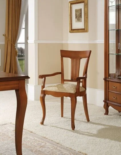 klassischer Polstersessel mit Armlehne-Kirschbaum