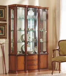 klassischer Buffetschrank mit Glasteil-dreiteilig<br />Breite: 134 cm